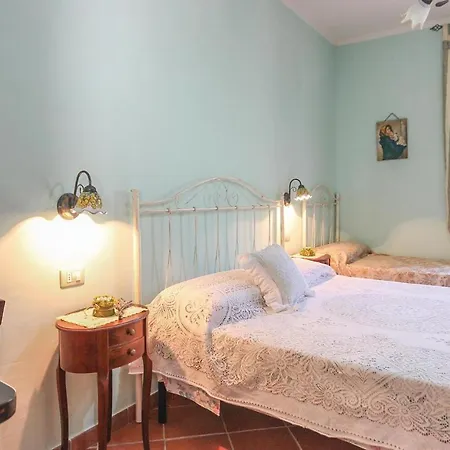 4 Bedroom Cozy Home In S,Mauro Cilento -Sa- Holiday home